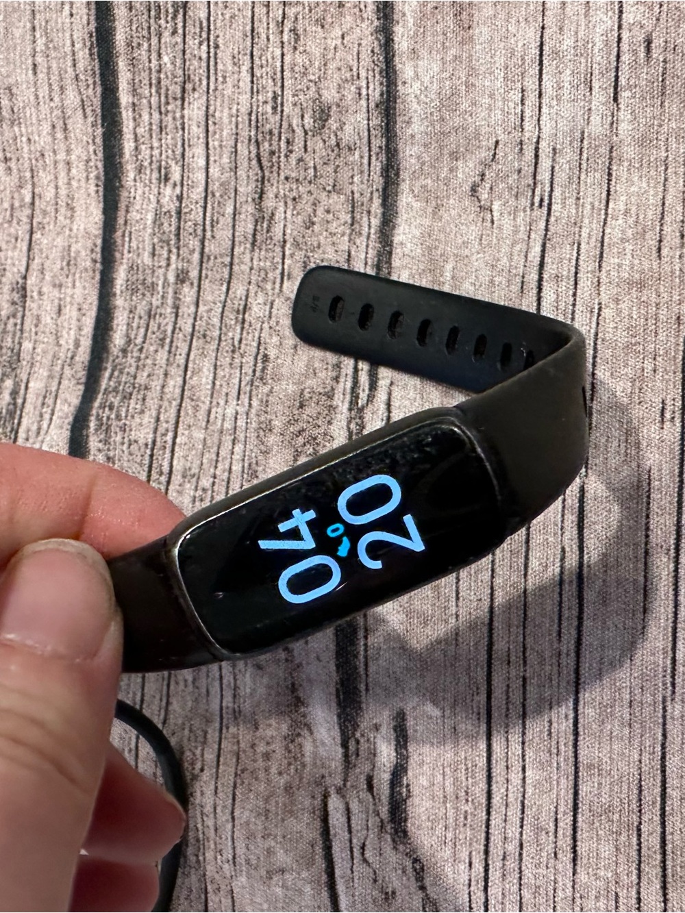 Black Fitbit Luxe Fitness and Wellness Tracker (bought 2023) & Charger